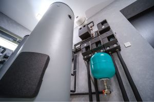 Wärmepumpenspeicher in einem Keller